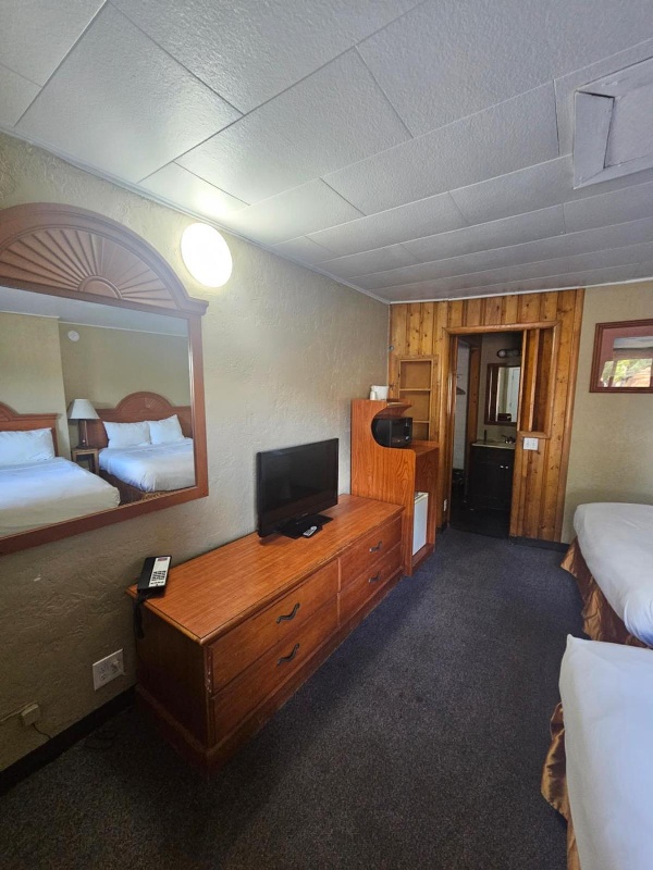 Redrock Country Inn image 16